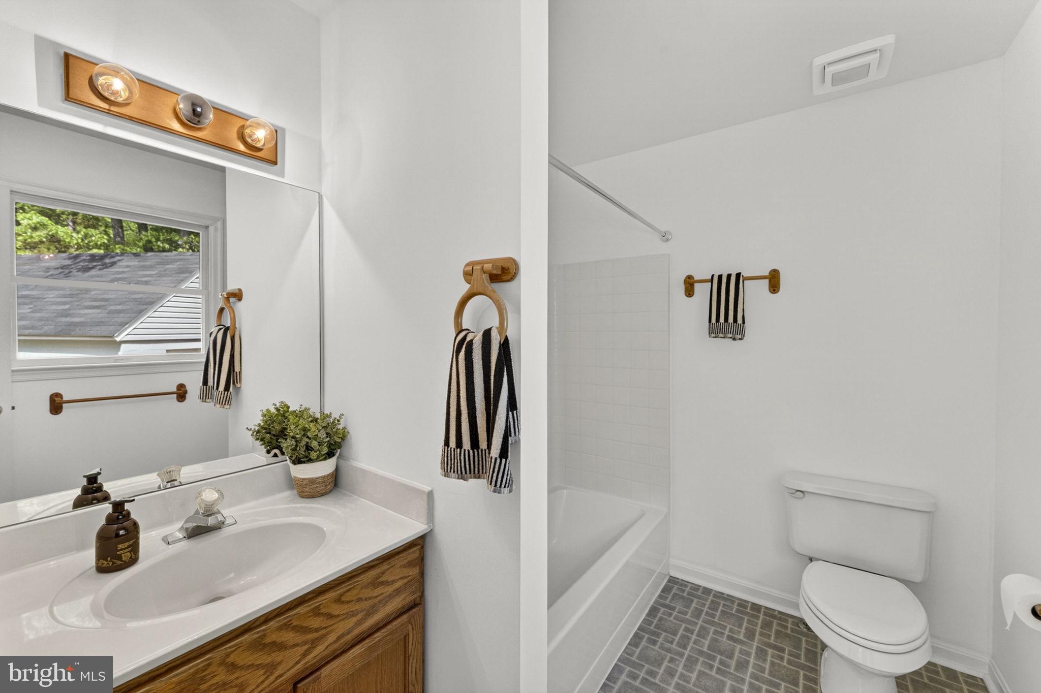 13047 Elk Run Road Bealeton, VA 22712 - Photo 47 of 58 Primary Bath