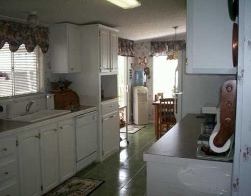 10510 South 228th Lane Boca Raton, FL 33428 - Photo 4 of 7 Kitchen
