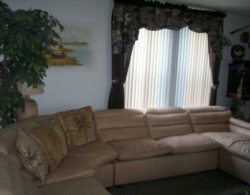 10510 South 228th Lane Boca Raton, FL 33428 - Photo 6 of 7 Living Room