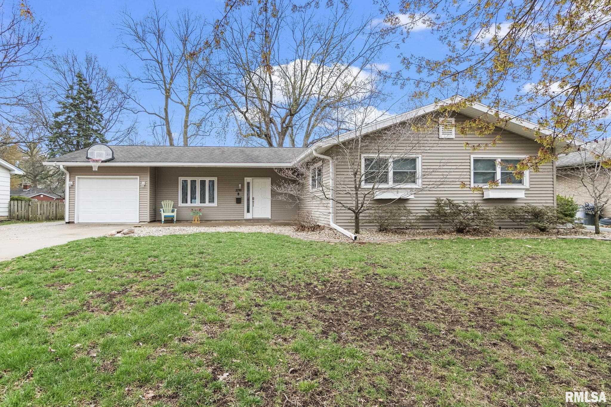 2216 Fairway Drive Springfield, IL 62704 - Photo 2 of 38