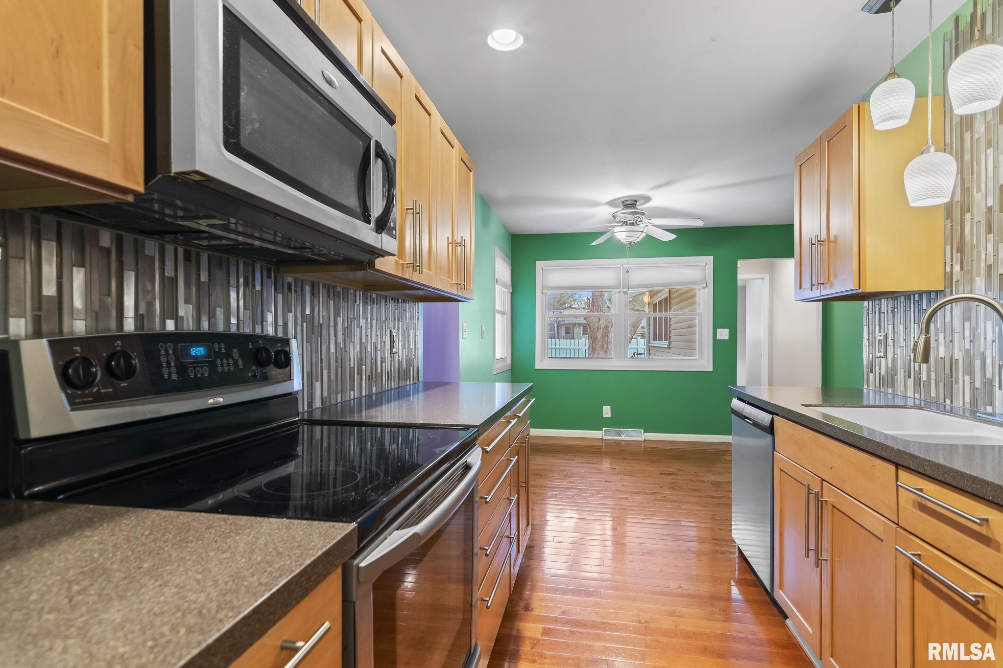 2216 Fairway Drive Springfield, IL 62704 - Photo 9 of 38