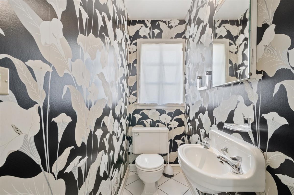 2810 Simpson Street Evanston, IL 60201 - Photo 12 of 22