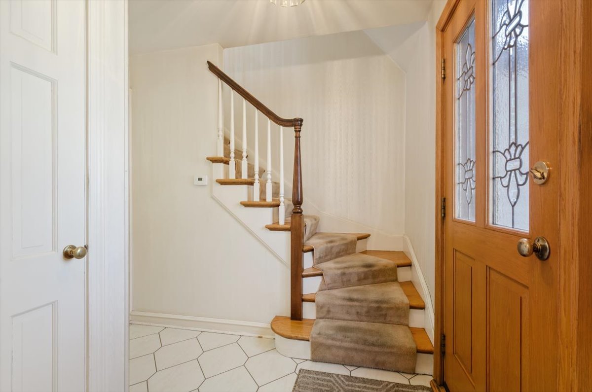 2810 Simpson Street Evanston, IL 60201 - Photo 3 of 22