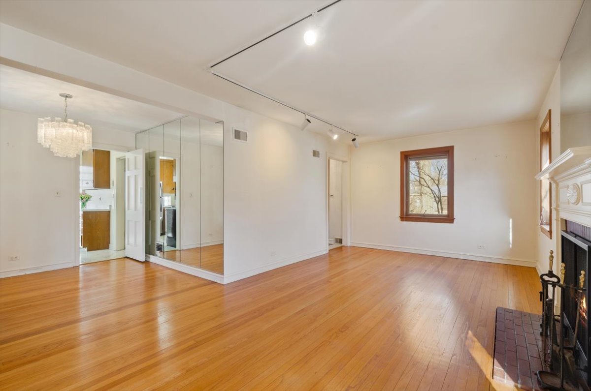 2810 Simpson Street Evanston, IL 60201 - Photo 5 of 22