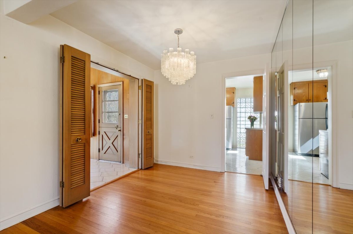 2810 Simpson Street Evanston, IL 60201 - Photo 7 of 22