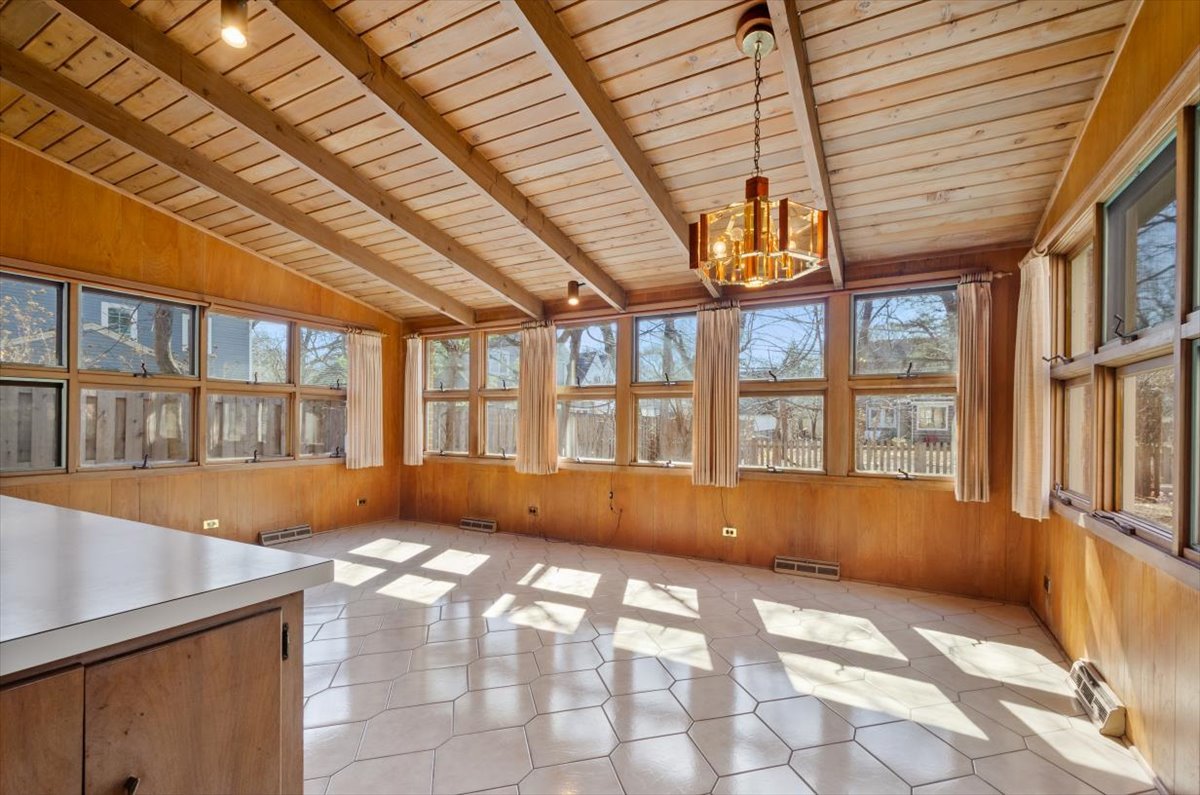 2810 Simpson Street Evanston, IL 60201 - Photo 10 of 22