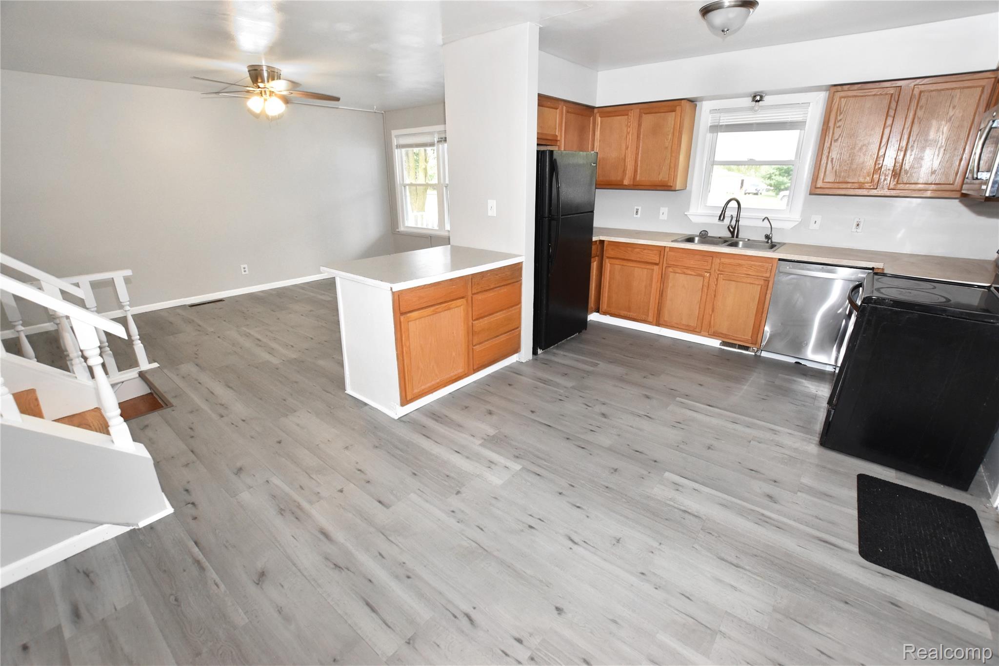 5825 Branch Road Flint, MI 48506 - Photo 2 of 14 Open-concept living space