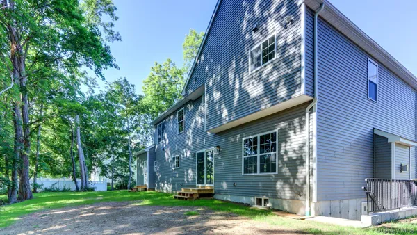a view of a house with a backyard