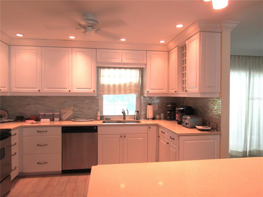 4700 Greencroft Road Sarasota, FL 34235 - Photo 8 of 26