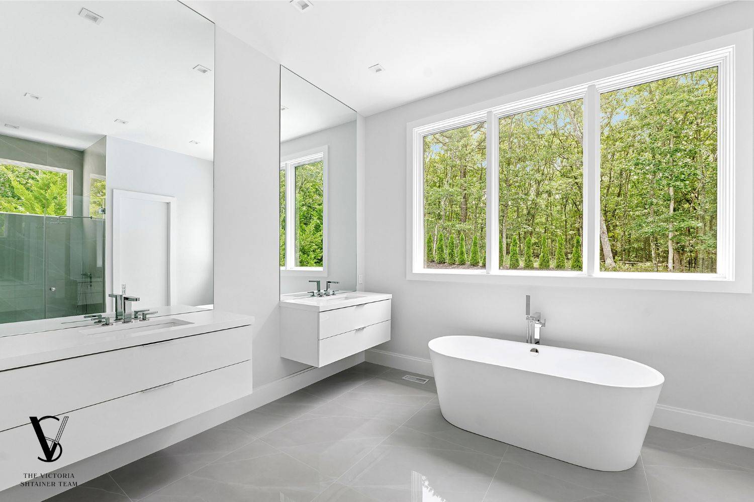2061 Deerfield Road Sag Harbor, NY 11963 - Photo 18 of 33 a bathroom with a large tub sink and mirror