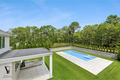 $6,395,000 | 2061 Deerfield Road, Sag Harbor, NY 11963