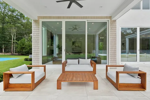 $6,395,000 | 2061 Deerfield Road, Sag Harbor, NY 11963