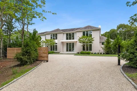 $6,395,000 | 2061 Deerfield Road, Sag Harbor, NY 11963