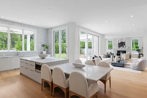 $6,395,000 | 2061 Deerfield Road, Sag Harbor, NY 11963