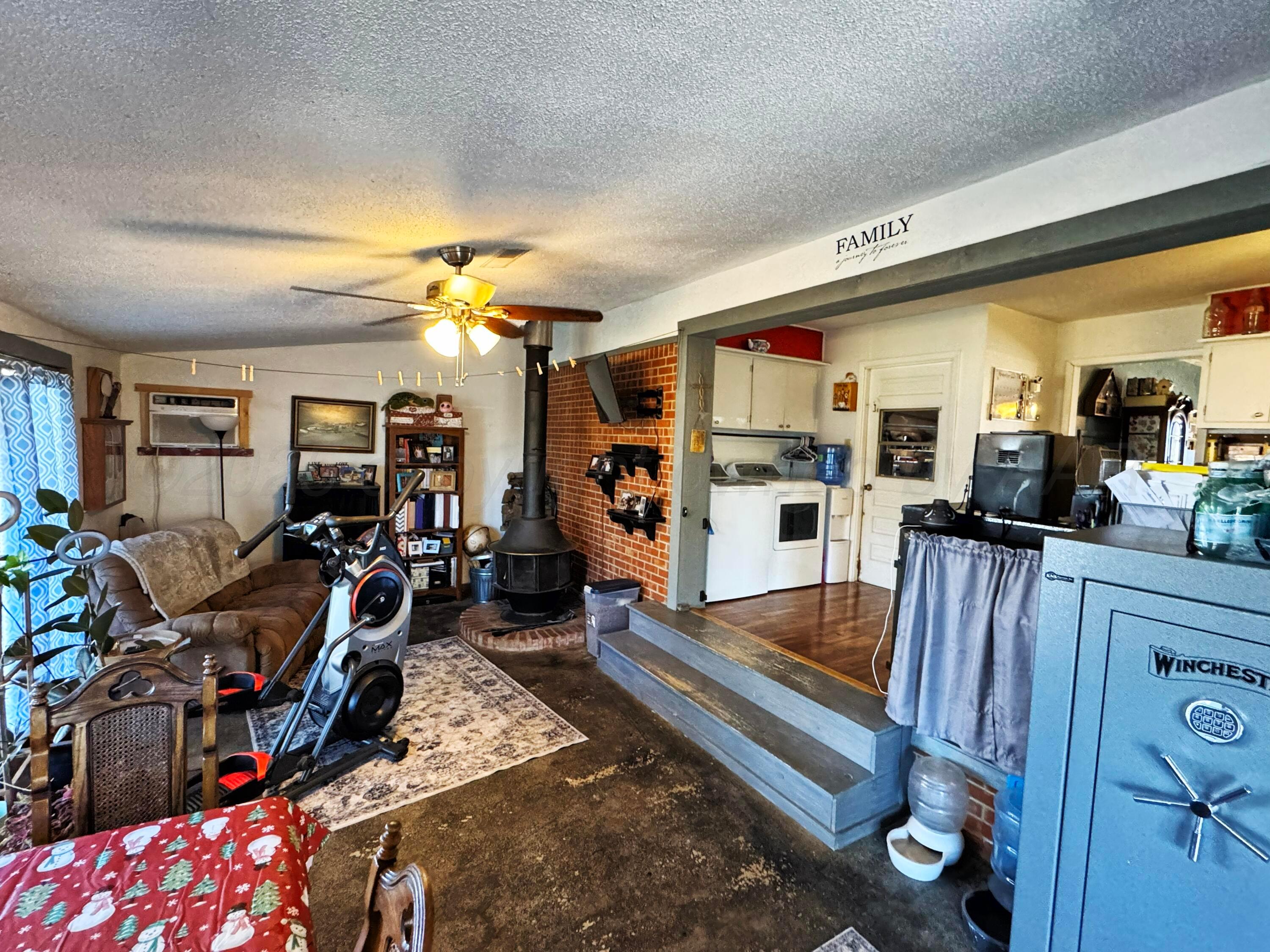 1202 South Grinnell Street Perryton, TX 79070 - Photo 12 of 15 1202 Grinnell den