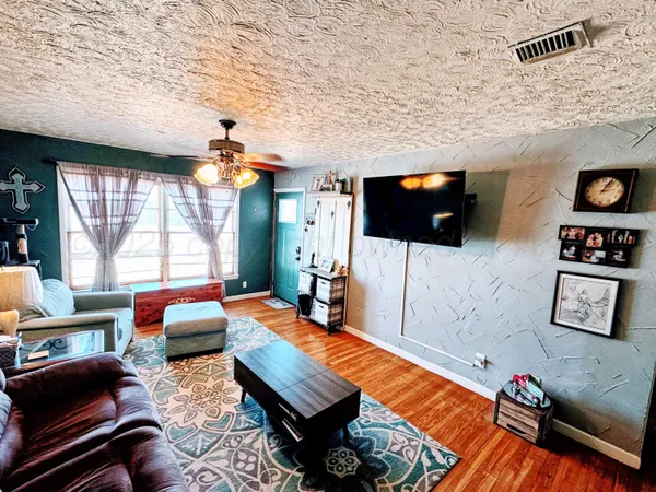 $114,500 | 1202 South Grinnell Street, Perryton, TX 79070