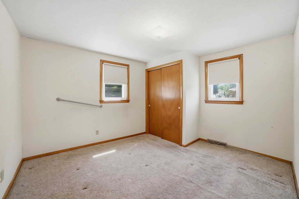 65 Clover Street Worcester, MA 01603 - Photo 17 of 25