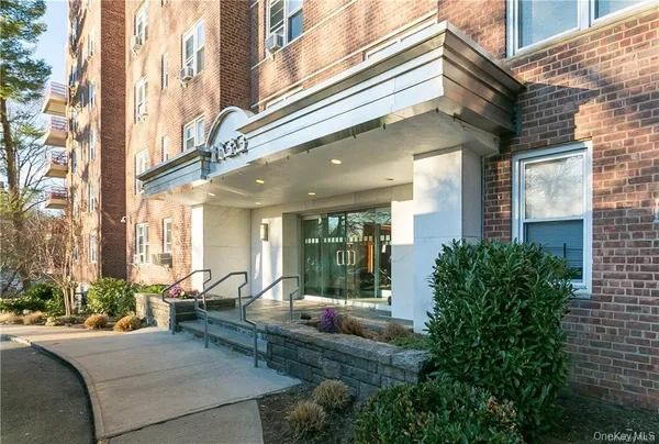 $425,000 | 1133 Midland Avenue, Unit 1C, Bronxville, NY 10708