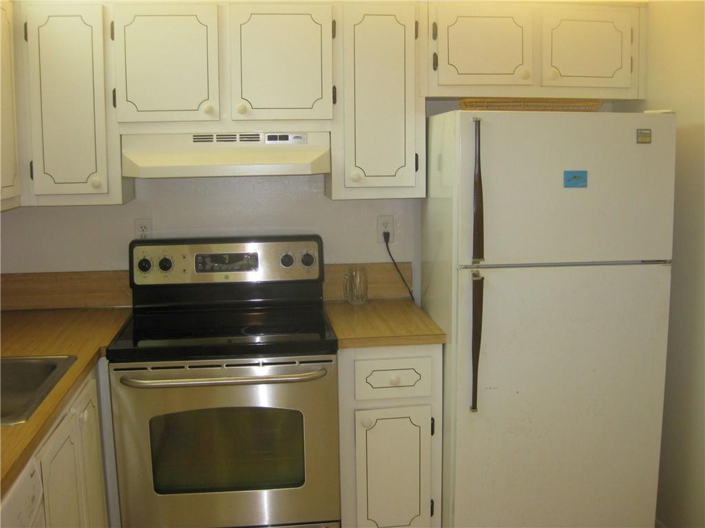 9370 Southwest 8th Street, Unit 320 Boca Raton, FL 33428 - Photo 2 of 12 kitchen