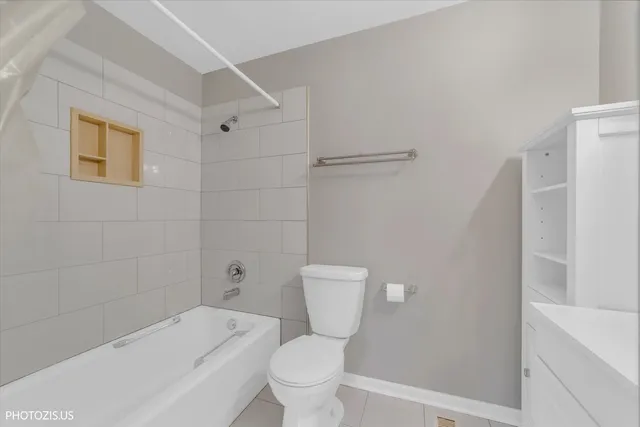 a bathroom with a toilet and a bath tub