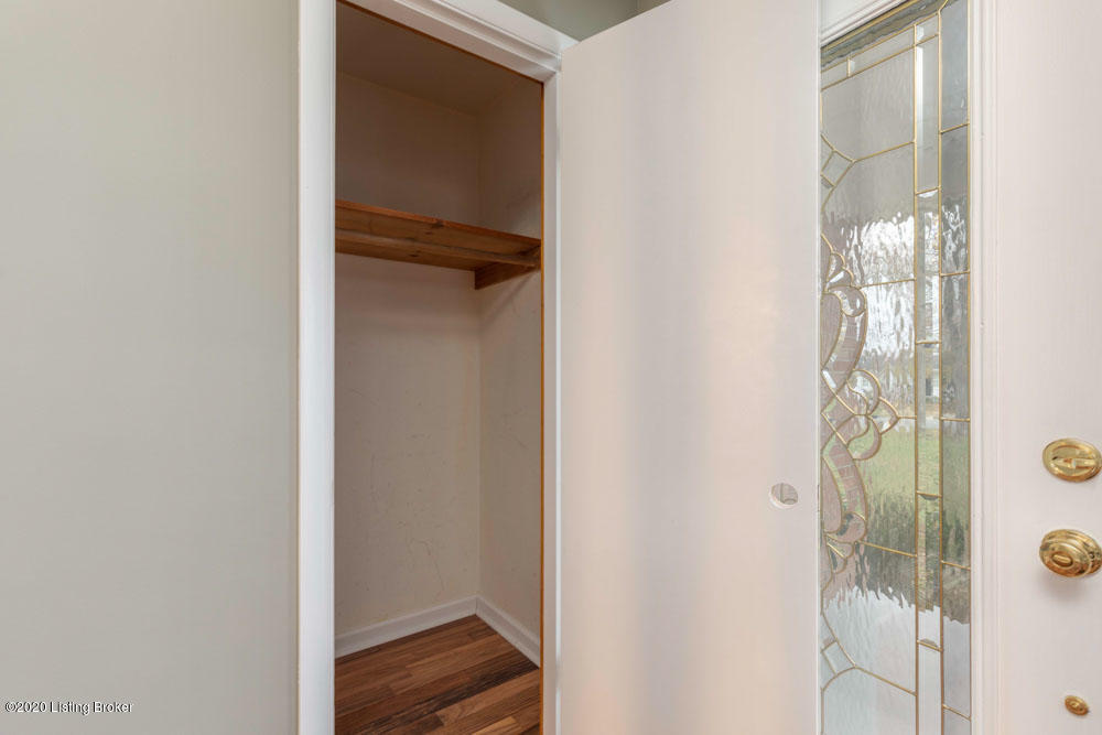 10707 Deering Road Louisville, KY 40272 - Photo 7 of 49 Foyer and coat closet