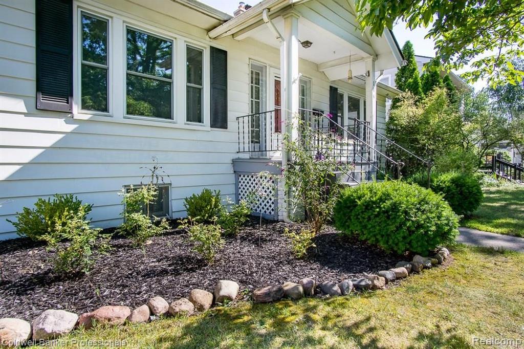 145 Highland Avenue Rochester, MI 48307 - Photo 5 of 23