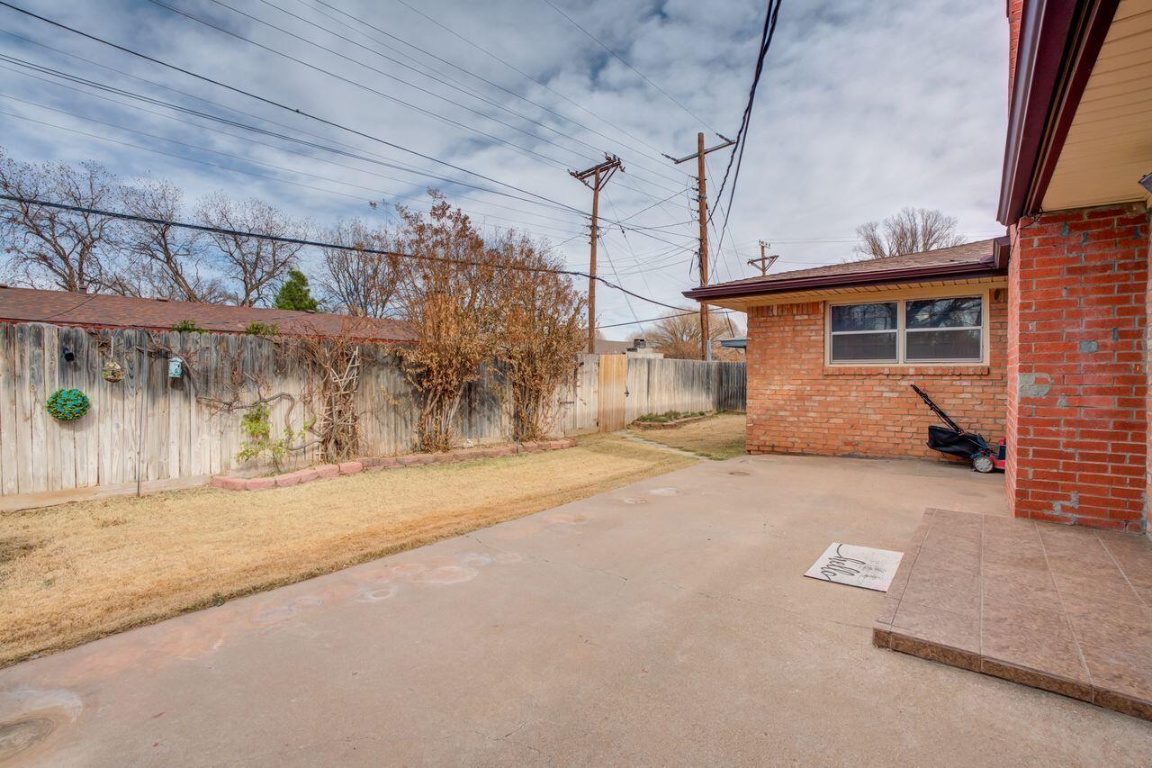 4904 18th Street Lubbock, TX 79416 - Photo 36 of 39 a view of a street with a building in the background