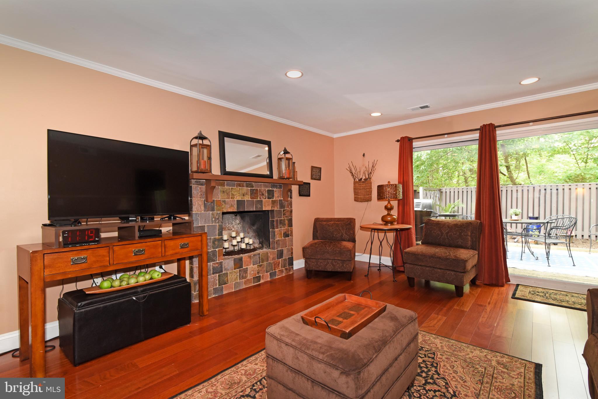 1715 Ivy Oak Square Reston, VA 20190 - Photo 4 of 39 Living room