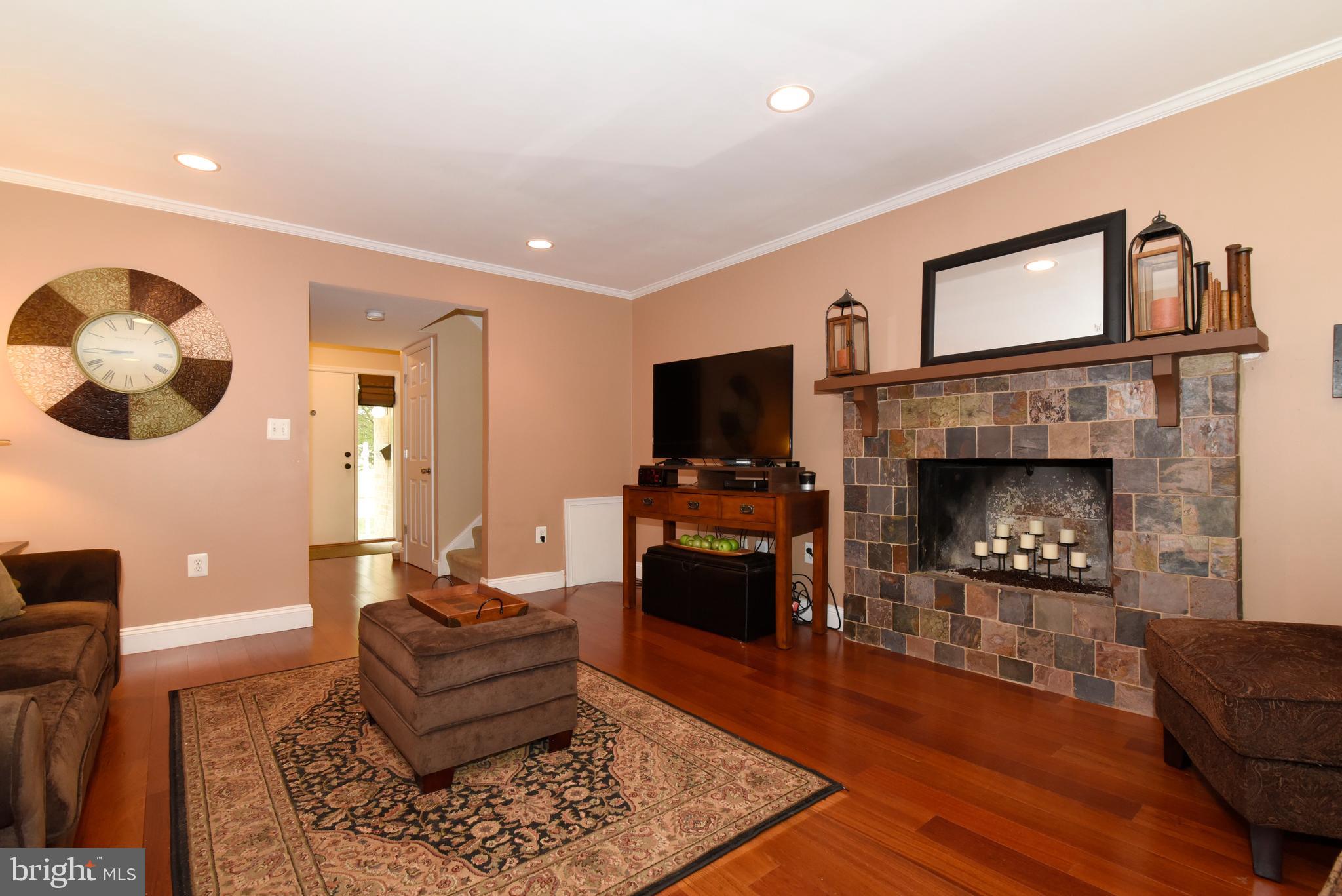 1715 Ivy Oak Square Reston, VA 20190 - Photo 5 of 39 Living room