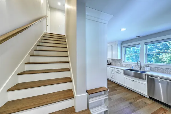 $1,395,000 | 137 Rosebriar Avenue, South Kingstown, RI 02879