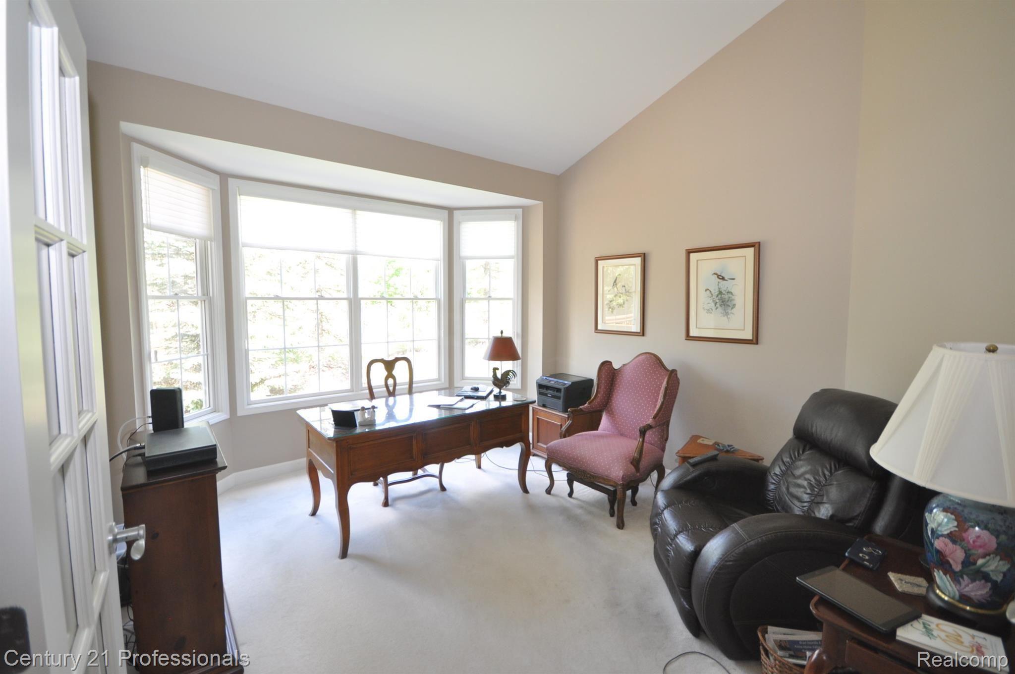 5045 Belmonte Drive Rochester, MI 48306 - Photo 9 of 52 8-5045 Belmonte.JPG