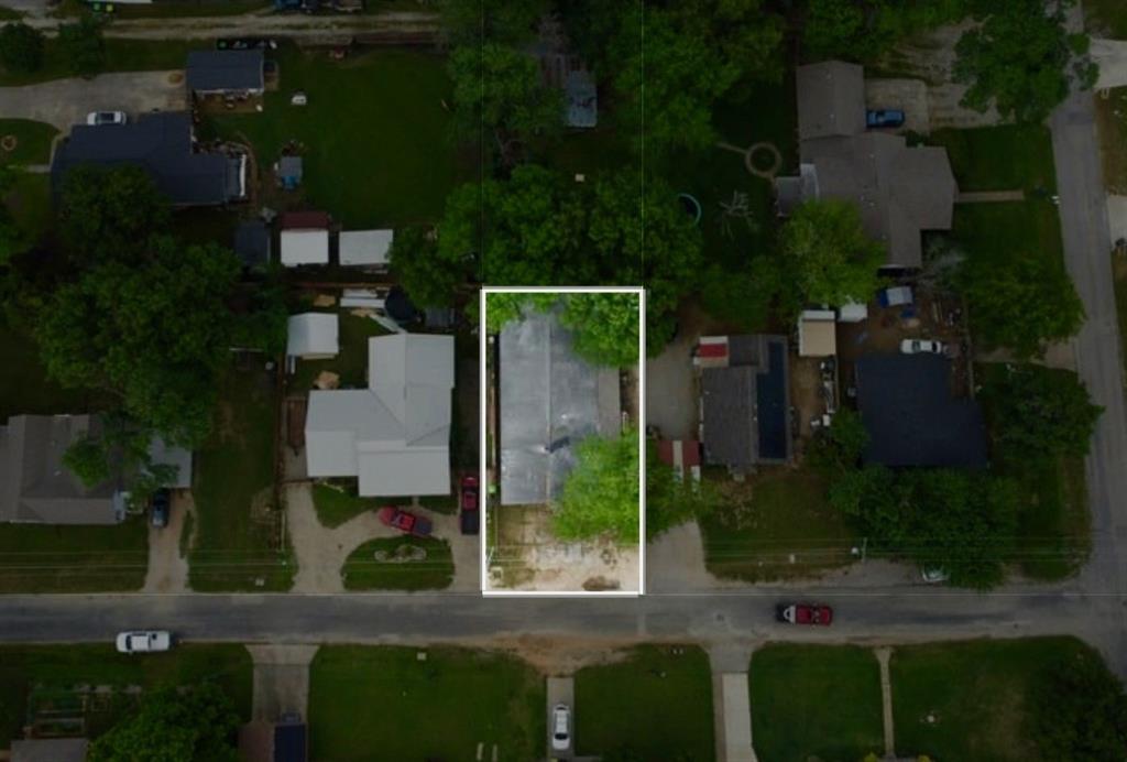 417 South Prairie Street Pilot Point, TX 76258 - Photo 6 of 7