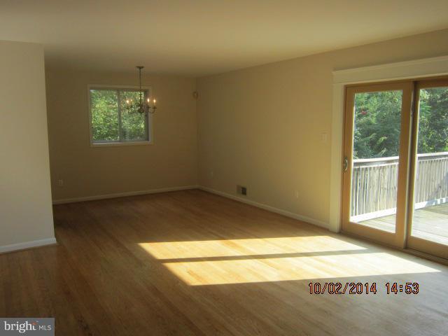 12108 Arbie Road Silver Spring, MD 20904 - Photo 3 of 18 Living Room