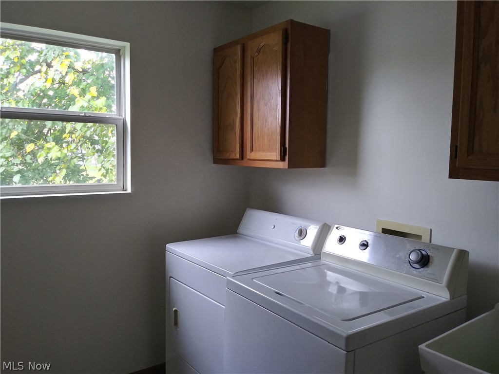 1423 Walnut Road Southeast Massillon, OH 44646 - Photo 20 of 30 Laundry room. Washer and dryer convey
