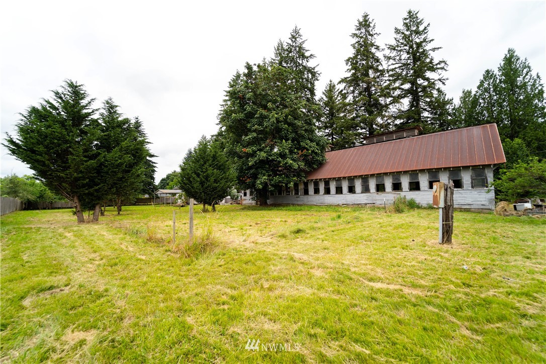 237 Hatchery Road Chehalis, WA 98532 - Photo 11 of 30 a swimming pool with trees in the background