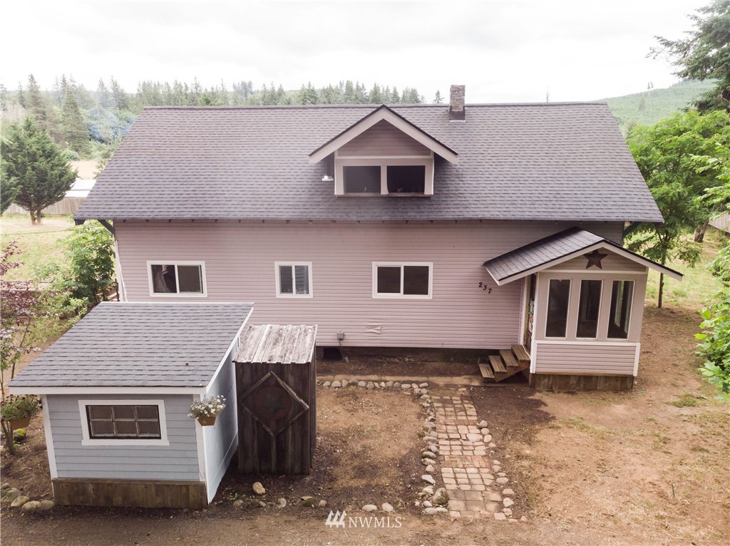 237 Hatchery Road Chehalis, WA 98532 - Photo 3 of 30 a front view of a house with a yard