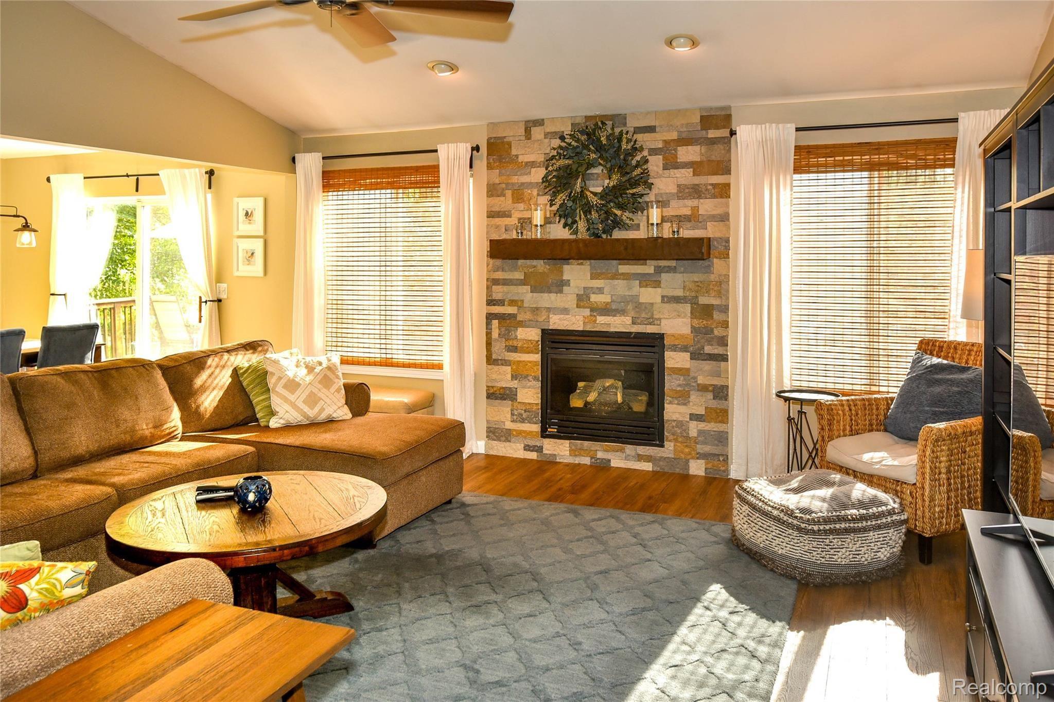 554 Curzon Road Rochester, MI 48307 - Photo 9 of 35 Great Room