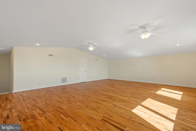 $3,800 | 6065 Melbourne Avenue, Deale, MD 20751