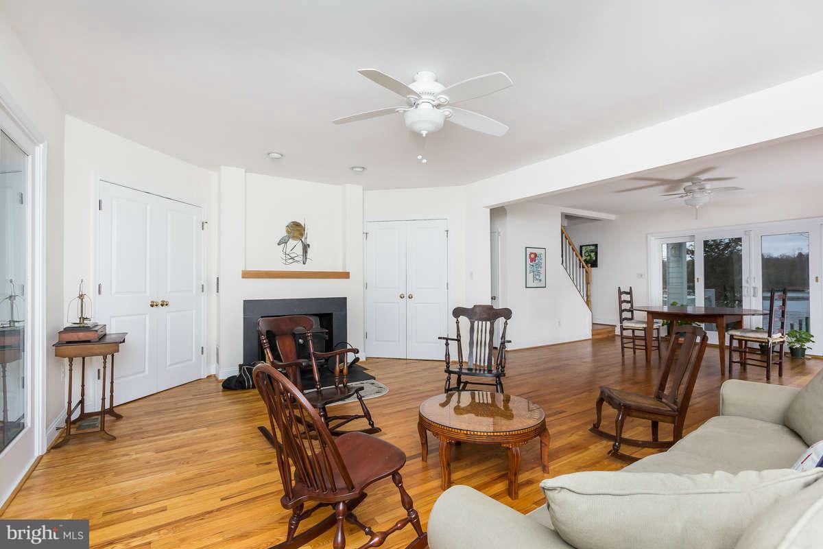 1084 Trails End Road Pasadena, MD 21122 - Photo 11 of 30 Living Room