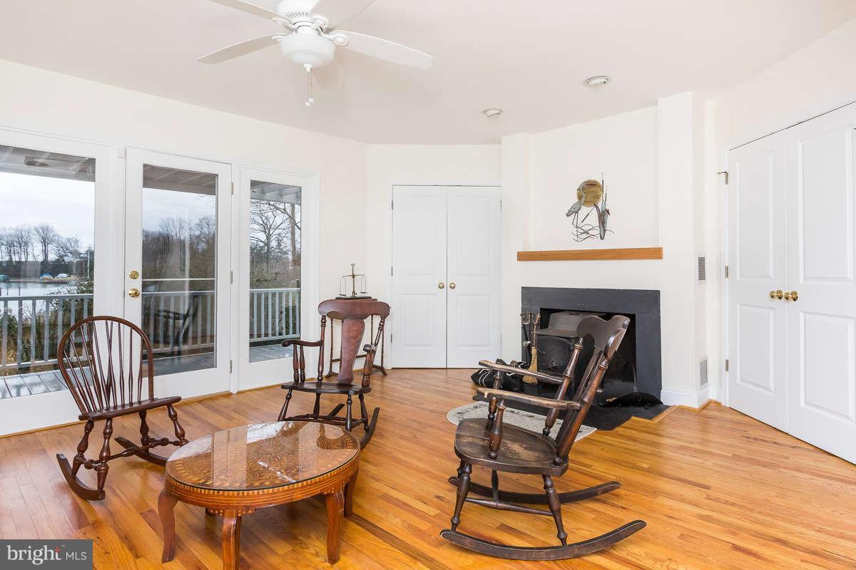 1084 Trails End Road Pasadena, MD 21122 - Photo 10 of 30 Living Room