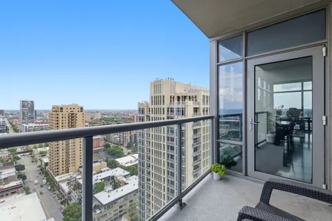 $599,900 | 100 East 14th Street, Unit 2706, Chicago, IL 60605