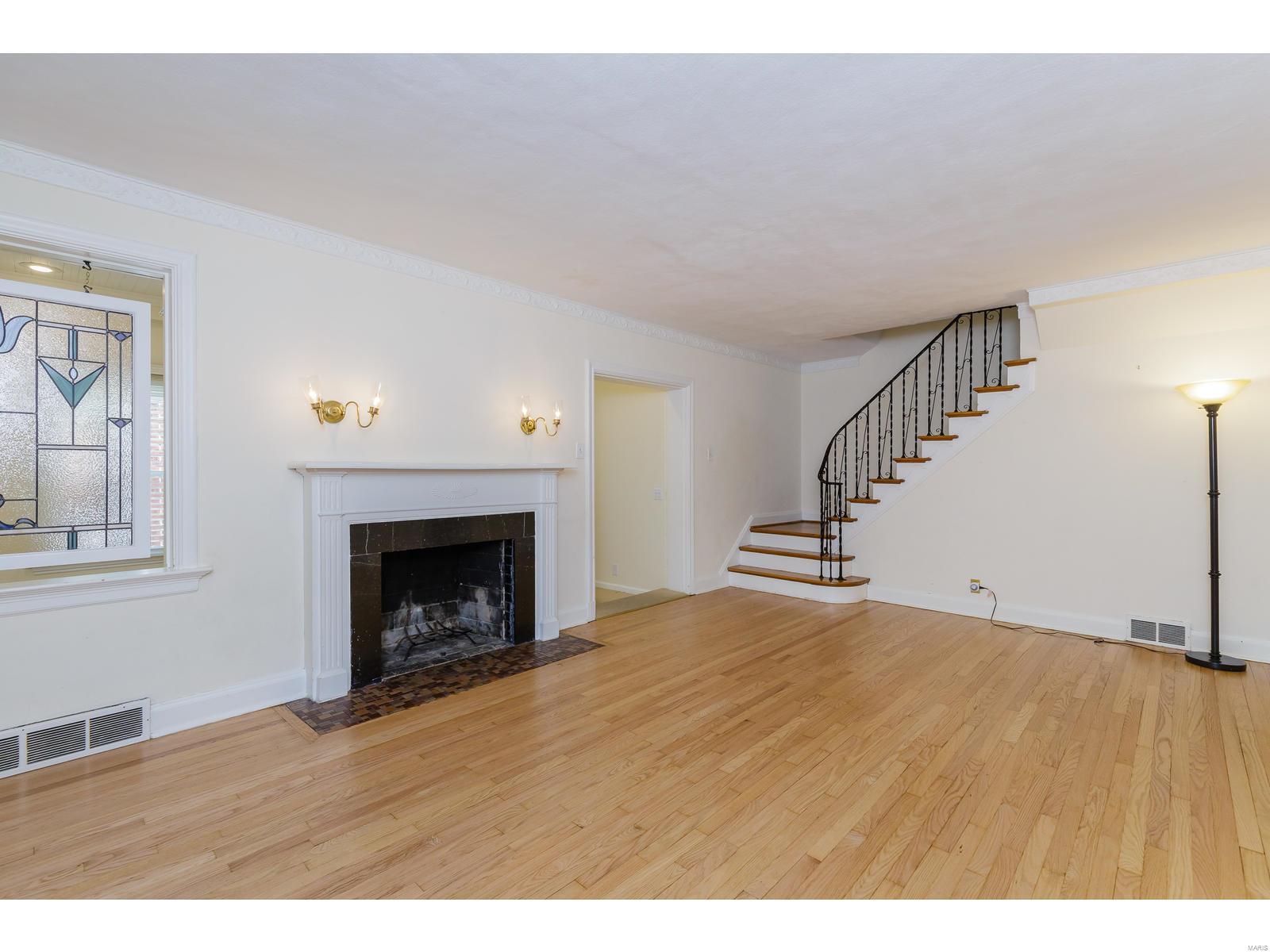 3036 Ridgeview Drive St. Louis, MO 63121 - Photo 2 of 45 Gallery Image 2