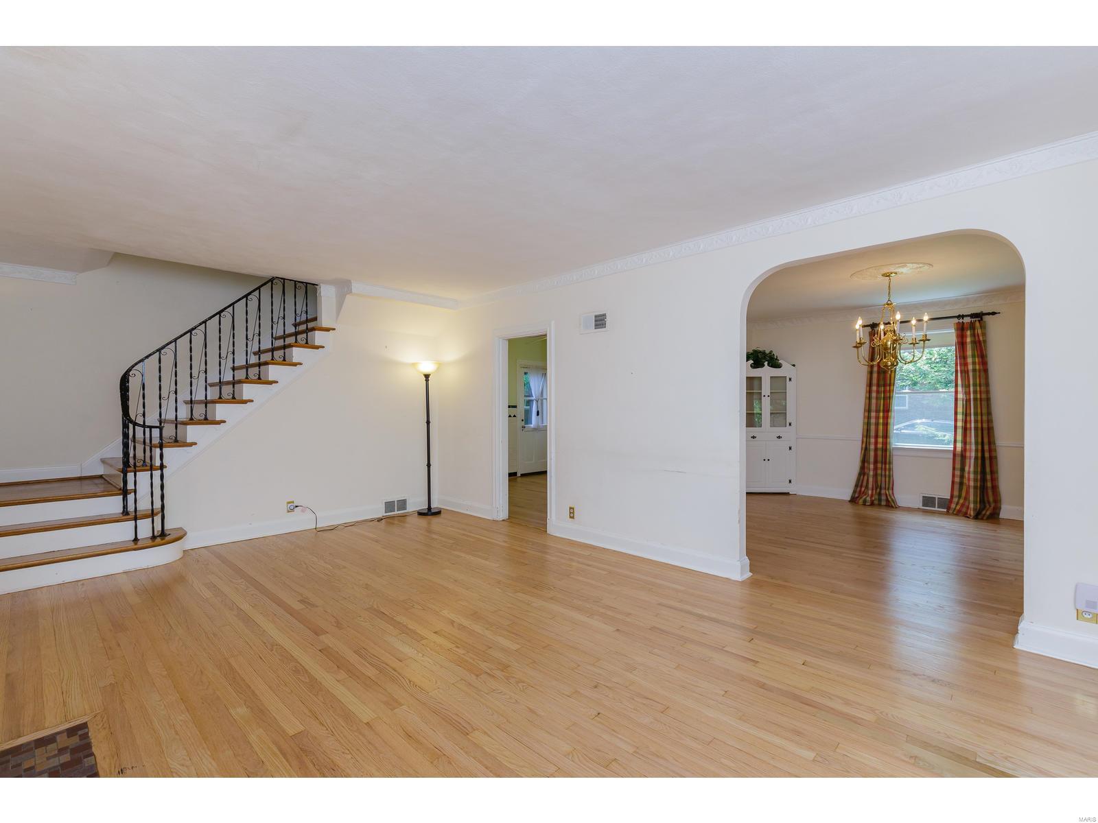 3036 Ridgeview Drive St. Louis, MO 63121 - Photo 3 of 45 Gallery Image 3