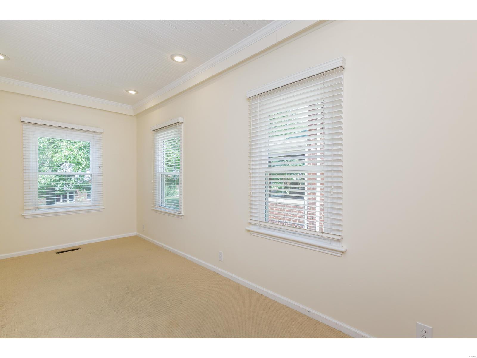 3036 Ridgeview Drive St. Louis, MO 63121 - Photo 6 of 45 Gallery Image 6