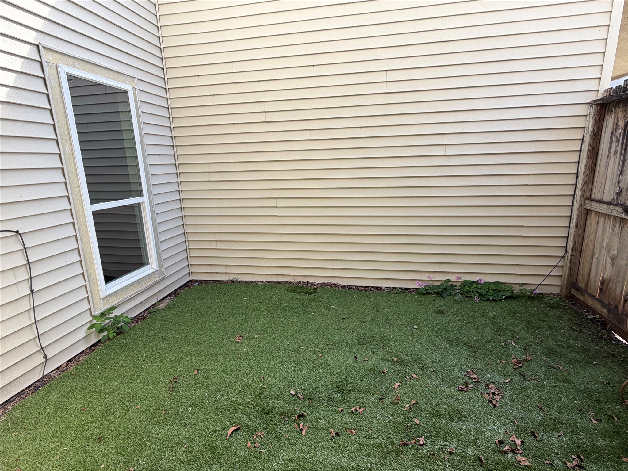 6401 Deihl Road, Unit 606 Houston, TX 77092 - Photo 20 of 21 a view of a white house with a yard