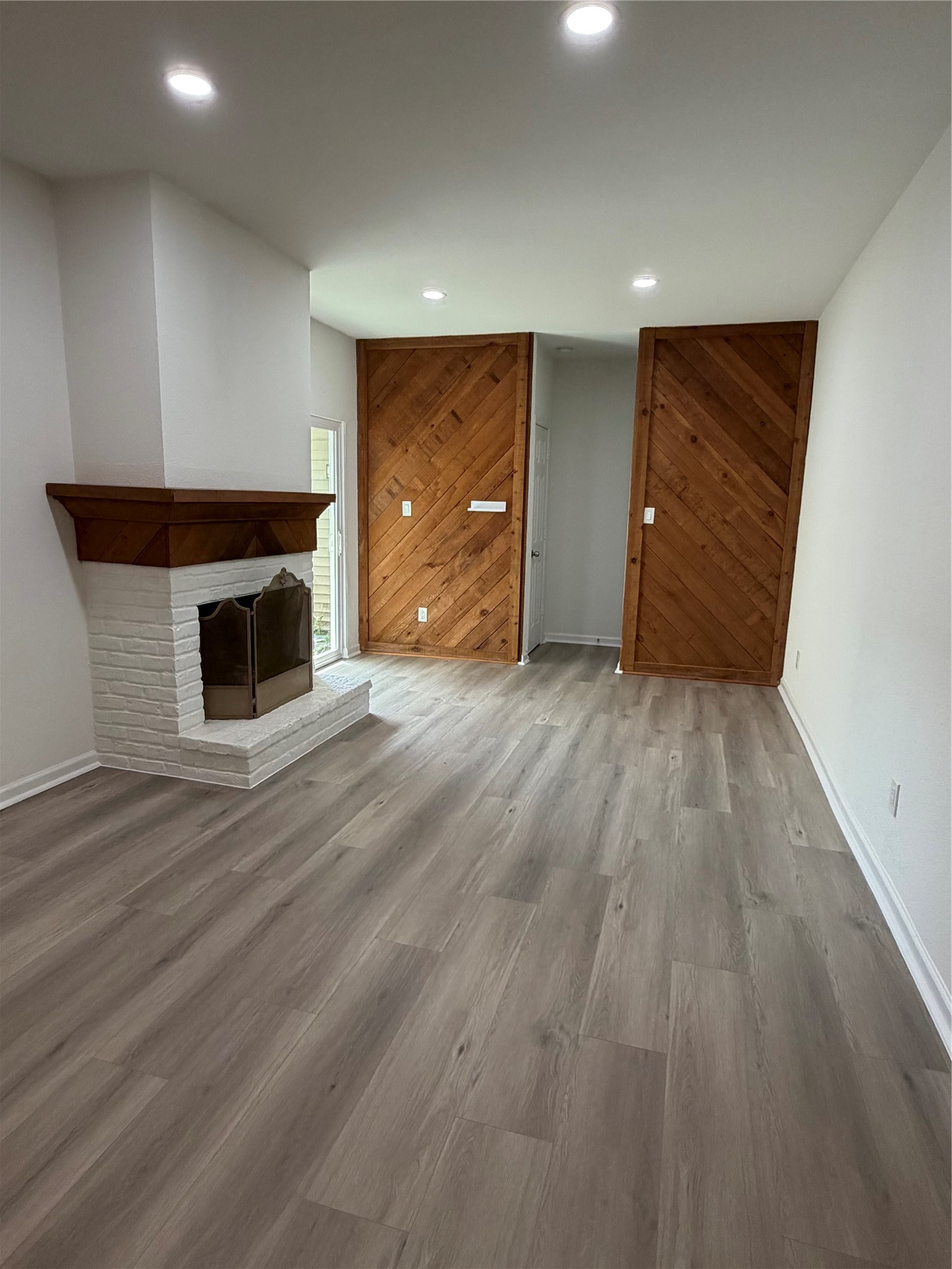 6401 Deihl Road, Unit 606 Houston, TX 77092 - Photo 8 of 21 a view of an empty room with wooden floor and a fireplace