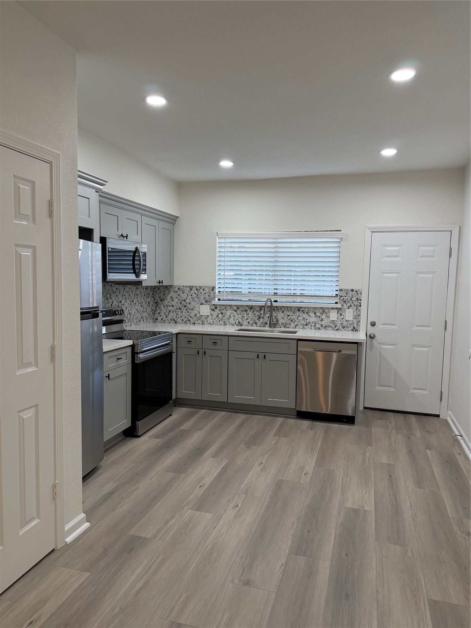 6401 Deihl Road, Unit 606 Houston, TX 77092 - Photo 9 of 21 a large kitchen with a white stove top oven and cabinets