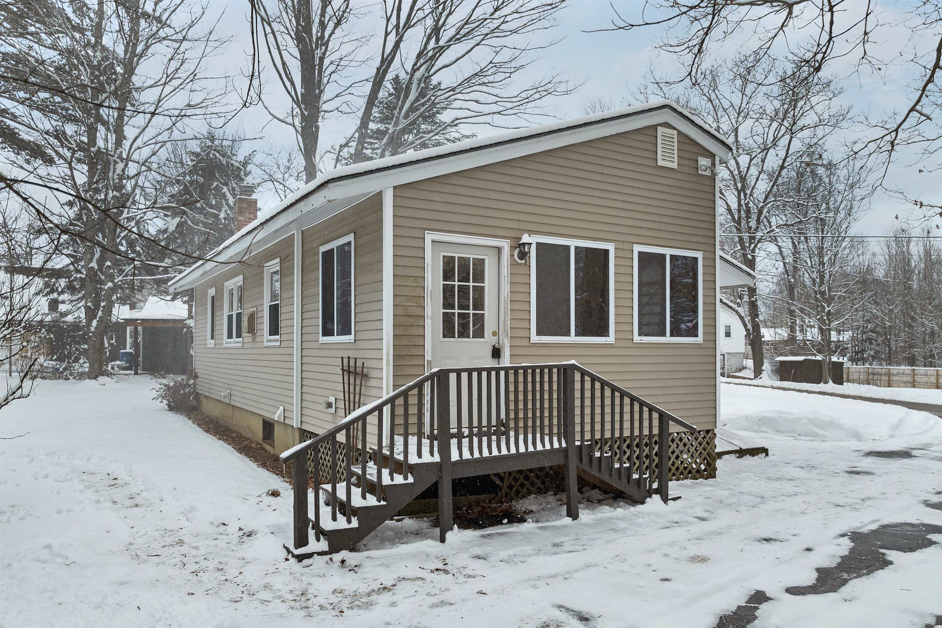 25 Cofran Avenue Northfield, NH 03276 - Photo 4 of 54