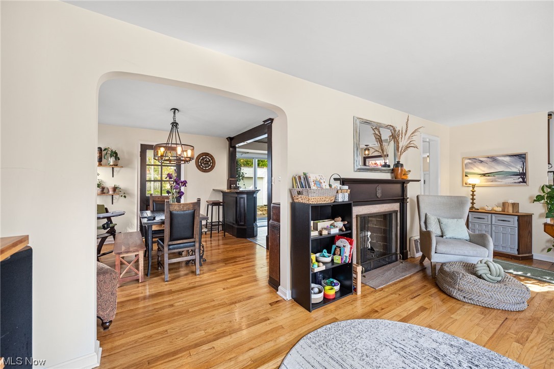 1367 Gordon Road Lyndhurst, OH 44124 - Photo 4 of 26