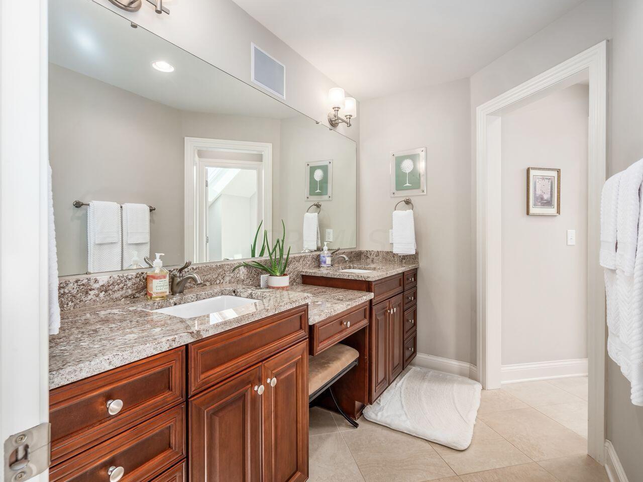 2079 Guilford Road Columbus, OH 43221 - Photo 34 of 81 Principal Bath